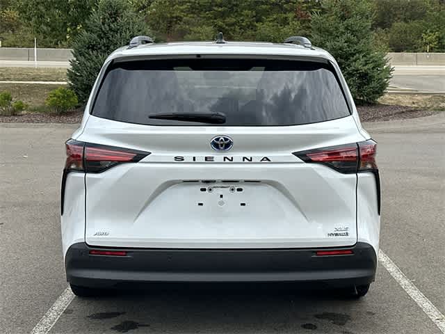 Thumbnail: 2022 Toyota Sienna - 4