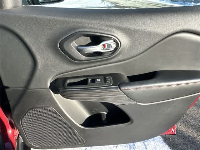 Thumbnail: 2014 Jeep Cherokee - 21