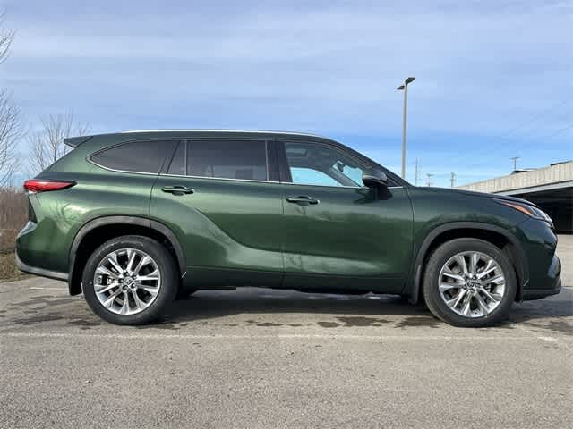 Thumbnail: 2023 Toyota Highlander - 3