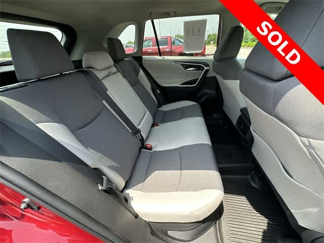 2022 Toyota RAV4 XLE 23
