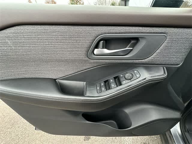 Thumbnail: 2021 Nissan Rogue - 16