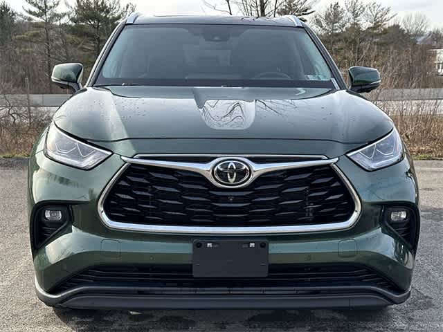 Thumbnail: 2023 Toyota Highlander - 22
