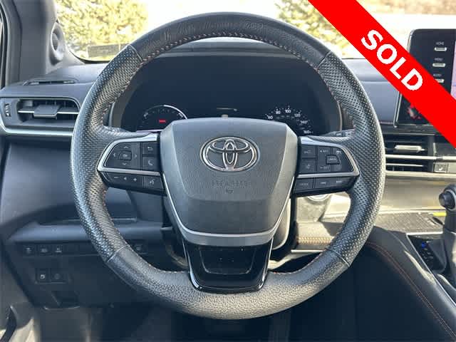 Thumbnail: 2022 Toyota Sienna - 8