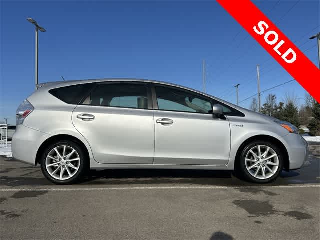 Thumbnail: 2013 Toyota Prius v - 3