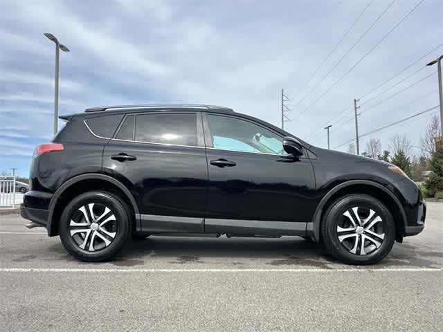 Thumbnail: 2018 Toyota RAV4 - 3