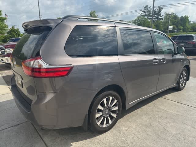 Thumbnail: 2020 Toyota Sienna - 3