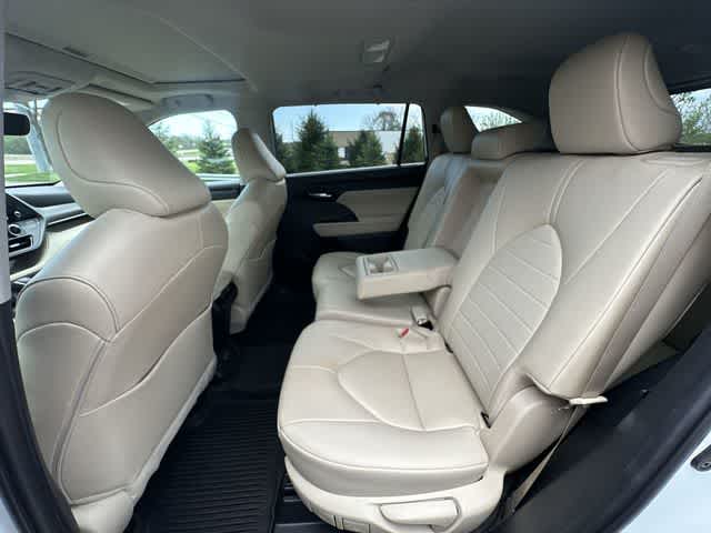 Thumbnail: 2023 Toyota Highlander - 19