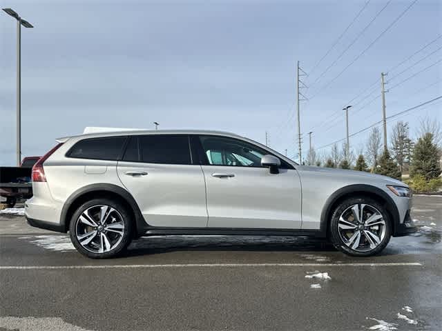 Thumbnail: 2025 Volvo S60 - 3