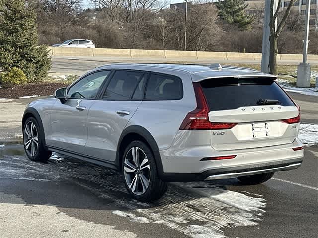 Thumbnail: 2025 Volvo S60 - 25