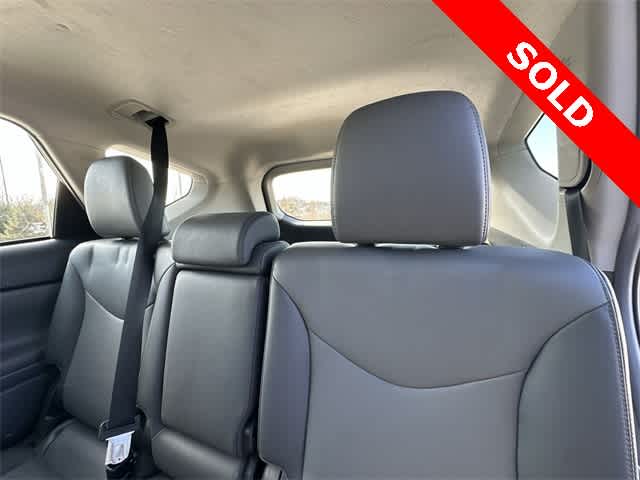 Thumbnail: 2013 Toyota Prius v - 14