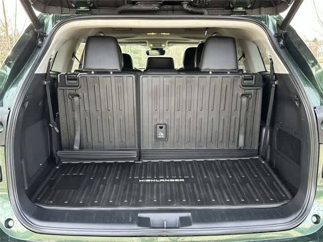 Thumbnail: 2023 Toyota Highlander - 17