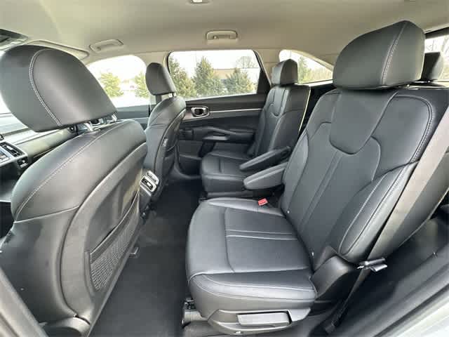 Thumbnail: 2023 Kia Sorento - 20