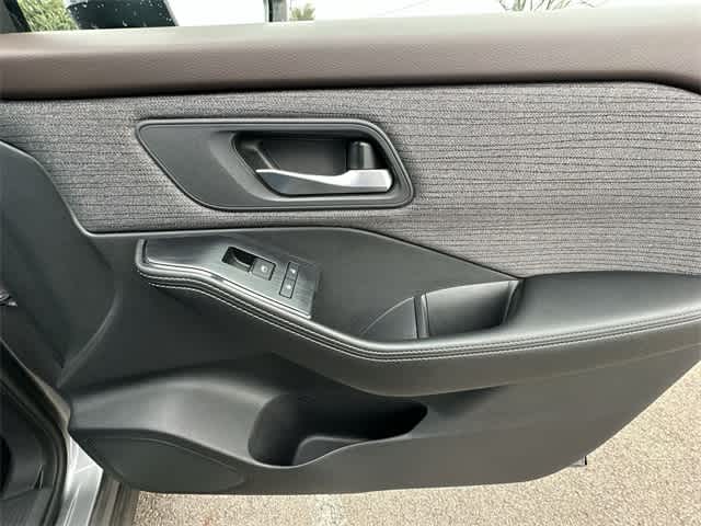 Thumbnail: 2021 Nissan Rogue - 21