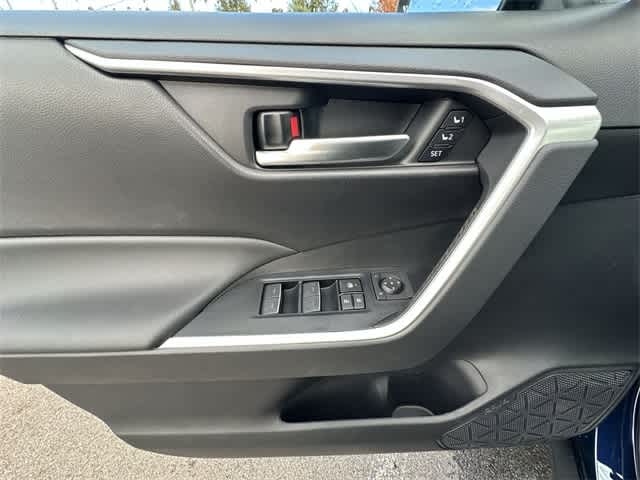 Thumbnail: 2025 Toyota RAV4 - 17