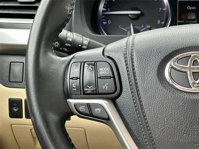 Thumbnail: 2014 Toyota Highlander - 9
