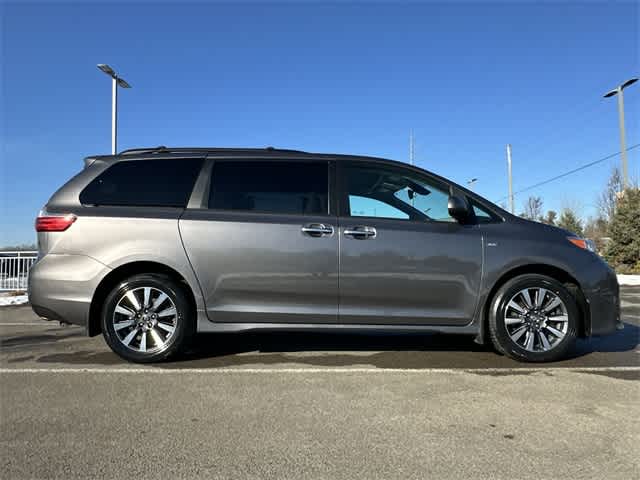 Thumbnail: 2020 Toyota Sienna - 3