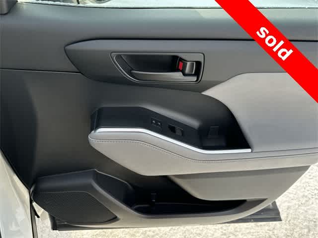 Thumbnail: 2021 Toyota Highlander - 21