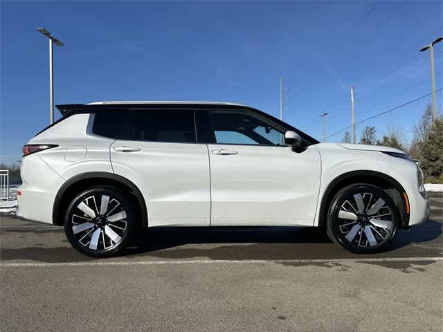 Thumbnail: 2025 Mitsubishi Outlander - 3