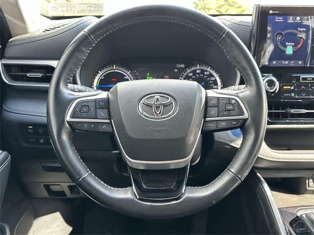 Thumbnail: 2022 Toyota Highlander - 8