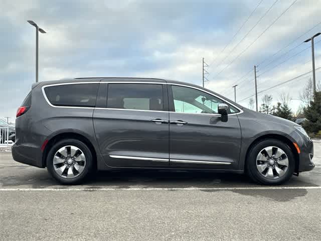 Thumbnail: 2019 Chrysler Pacifica - 3
