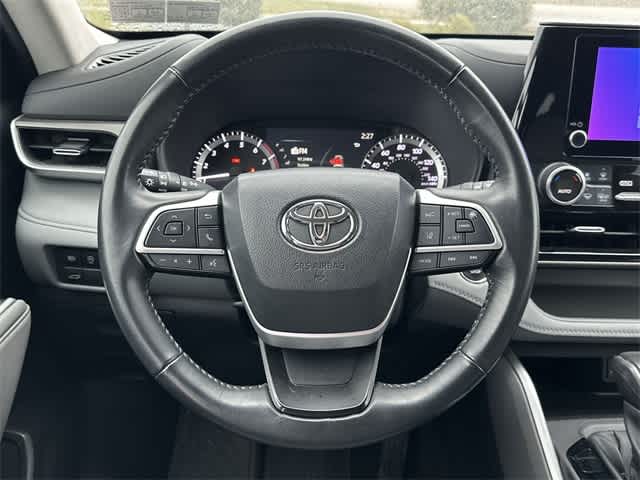 Thumbnail: 2023 Toyota Highlander - 7