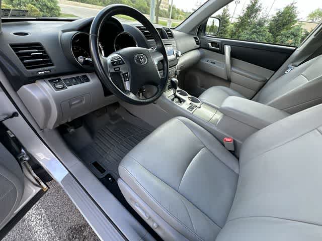 Thumbnail: 2012 Toyota Highlander - 14