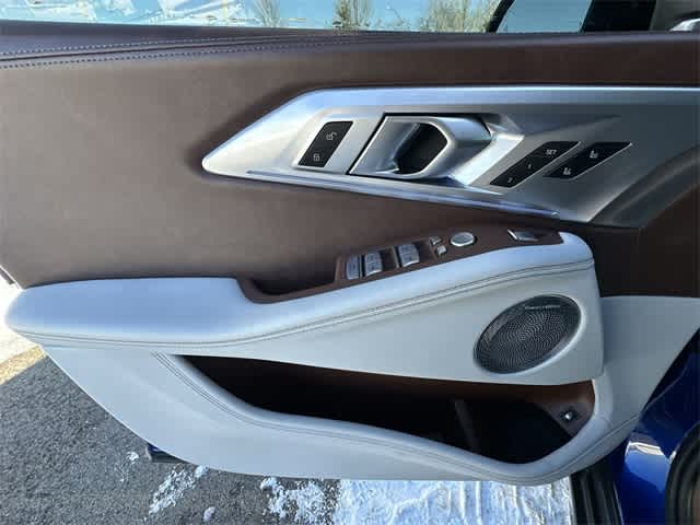 Thumbnail: 2023 BMW XM - 18