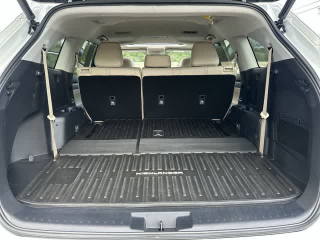 Thumbnail: 2023 Toyota Highlander - 27