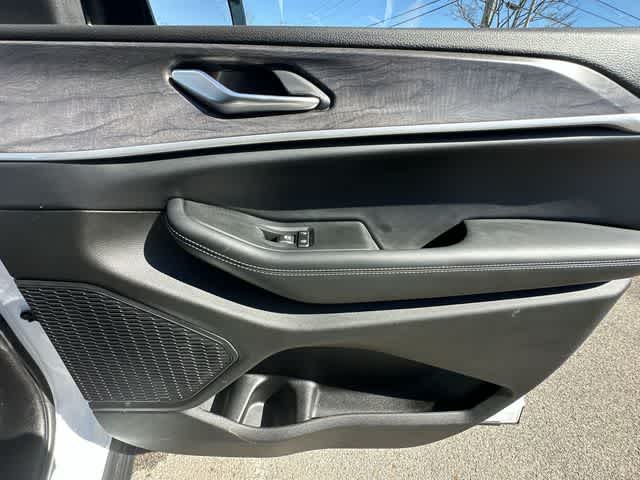 Thumbnail: 2023 Jeep Grand Cherokee - 22