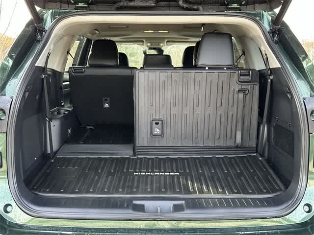 Thumbnail: 2023 Toyota Highlander - 18