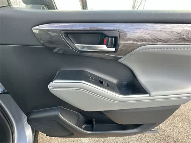 Thumbnail: 2024 Toyota Highlander - 24