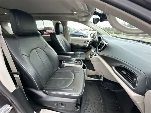 Thumbnail: 2019 Chrysler Pacifica - 25