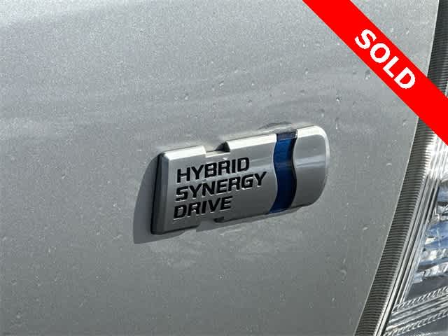 Thumbnail: 2013 Toyota Prius v - 16