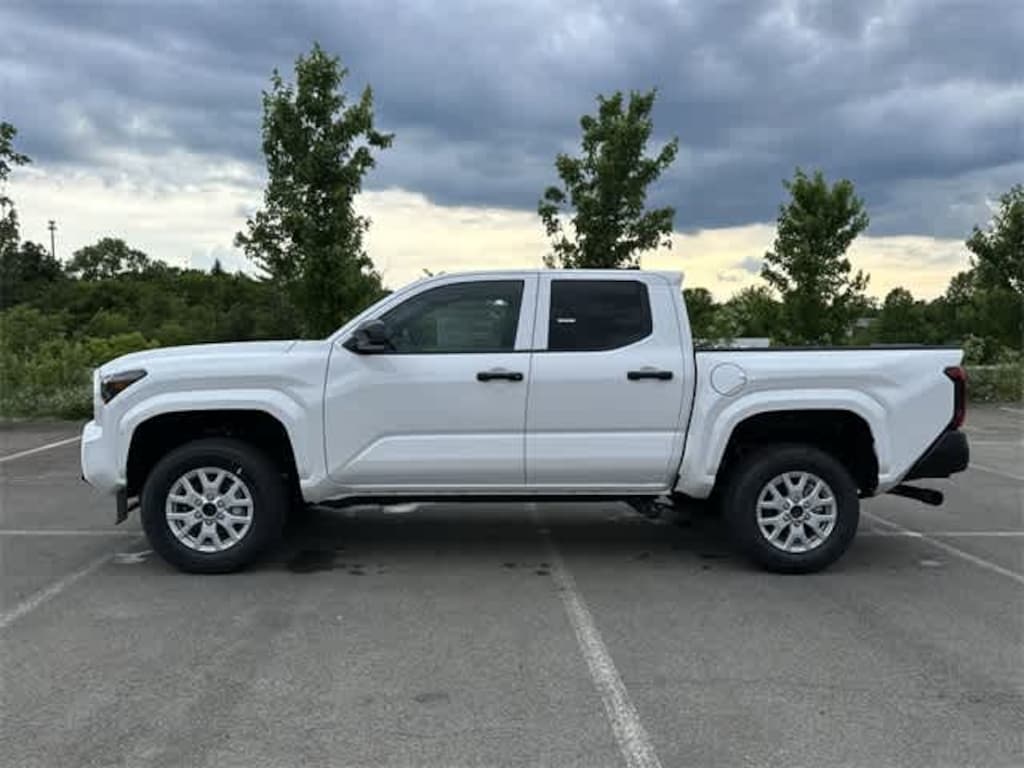 New 2024 Toyota Tacoma SR Truck Double Cab