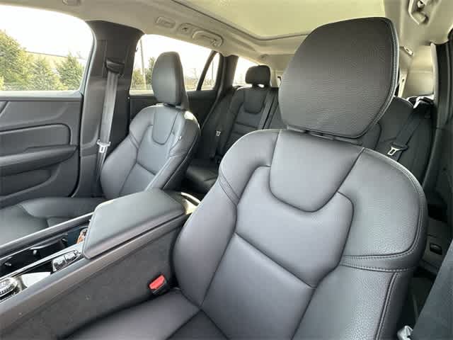 Thumbnail: 2025 Volvo S60 - 17