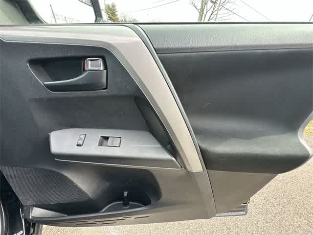 Thumbnail: 2018 Toyota RAV4 - 18