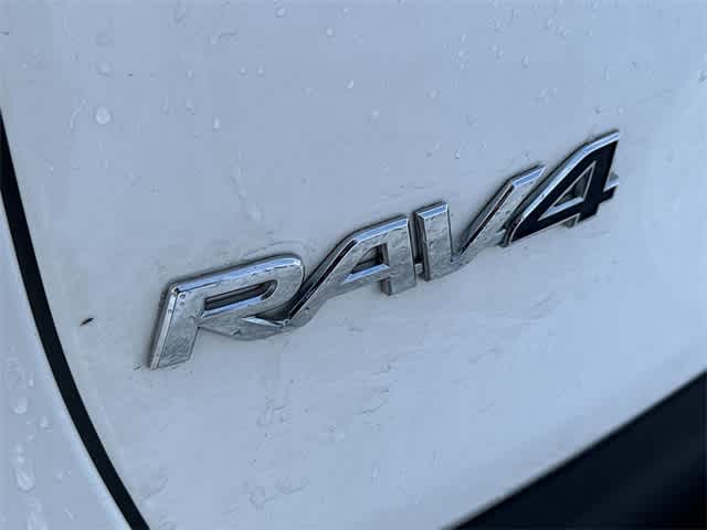 Thumbnail: 2021 Toyota RAV4 - 17