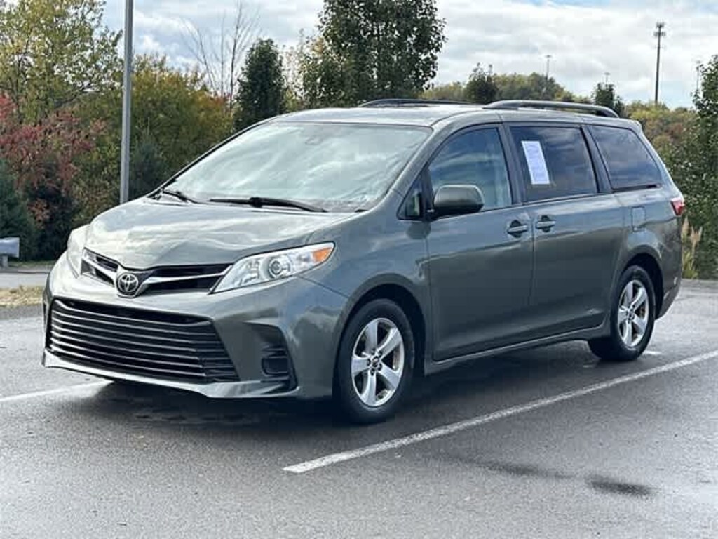 Used 2018 Toyota Sienna LE 8 Passenger Van Passenger Van