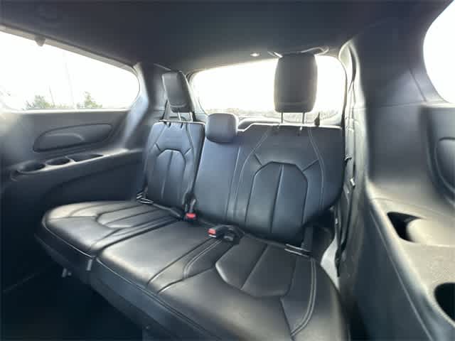 Thumbnail: 2022 Chrysler Pacifica - 32