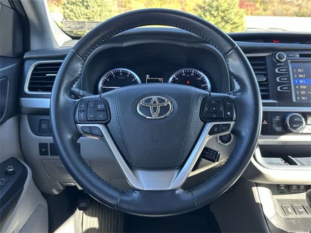 Thumbnail: 2018 Toyota Highlander - 8
