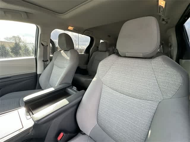 Thumbnail: 2021 Toyota Sienna - 16