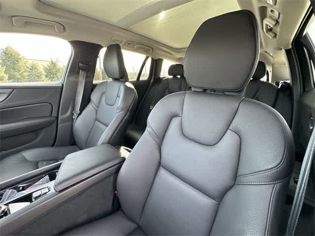 Thumbnail: 2025 Volvo S60 - 17