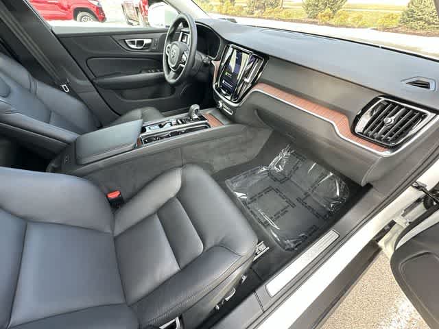 Thumbnail: 2025 Volvo S60 - 21