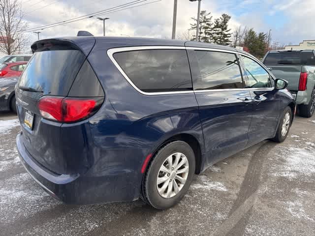 Thumbnail: 2019 Chrysler Pacifica - 3