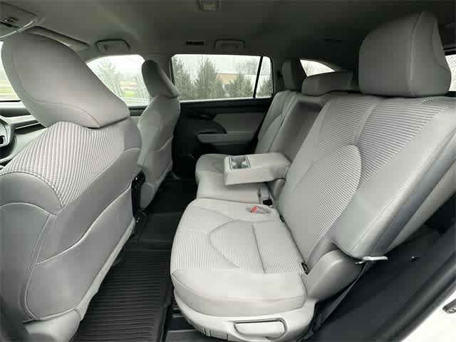 Thumbnail: 2023 Toyota Highlander - 17