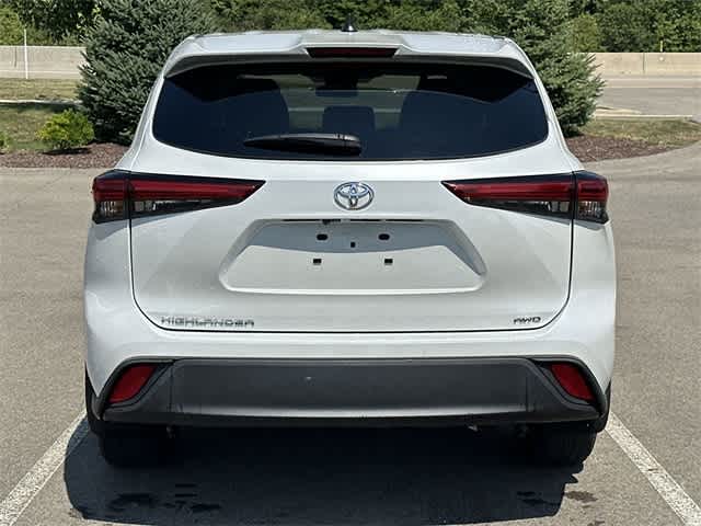 Thumbnail: 2022 Toyota Highlander - 4