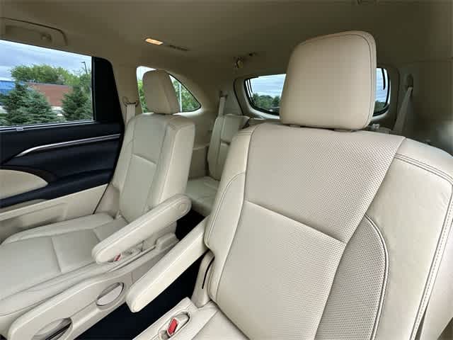 Thumbnail: 2014 Toyota Highlander - 18