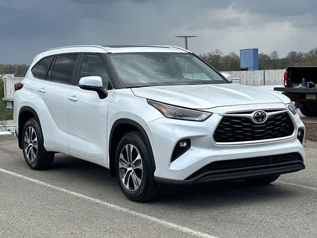 Thumbnail: 2023 Toyota Highlander - 33