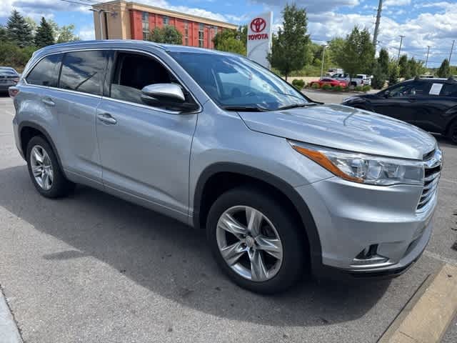 Thumbnail: 2015 Toyota Highlander - 2