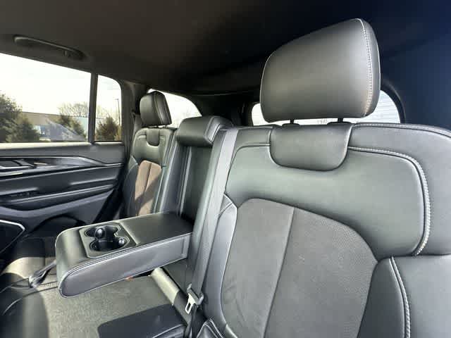 Thumbnail: 2022 Jeep Grand Cherokee - 18